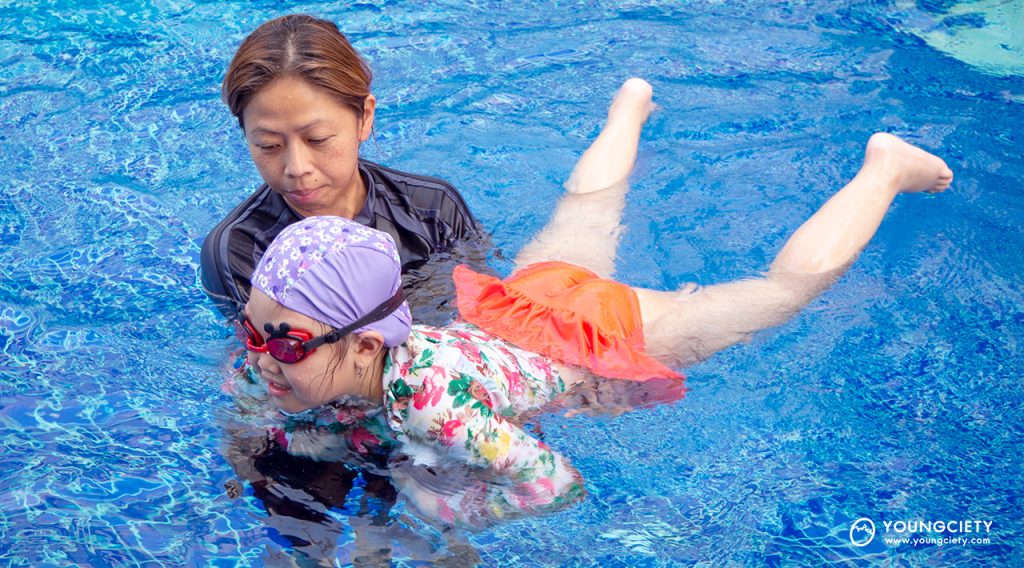 บทบาทของครอบครัวต่อความสำเร็จของนักว่ายน้ำเยาวชนไทย